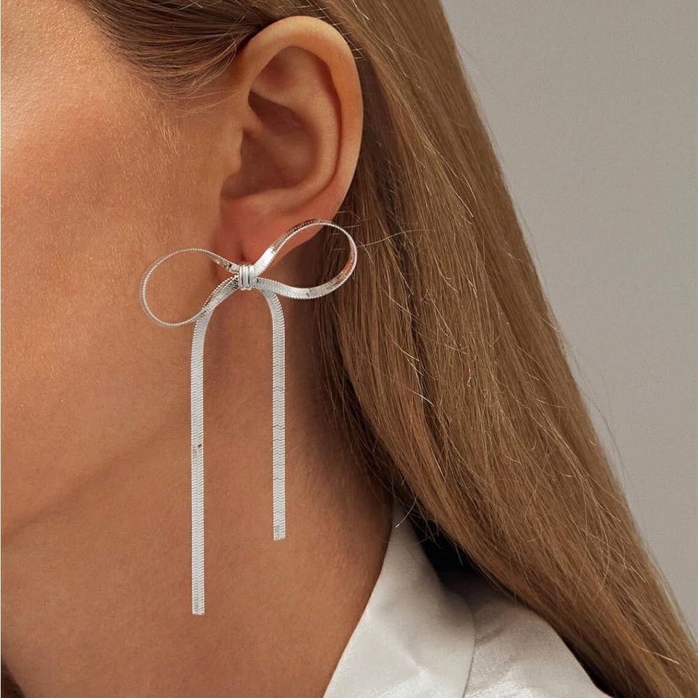 Silver tassel bow earrings 🎀
